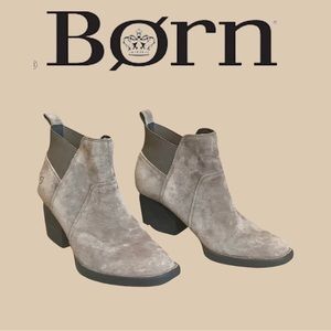 ⭐️⭐️Born Suede Pull In Ankle Boots⭐️⭐️ size 8.5